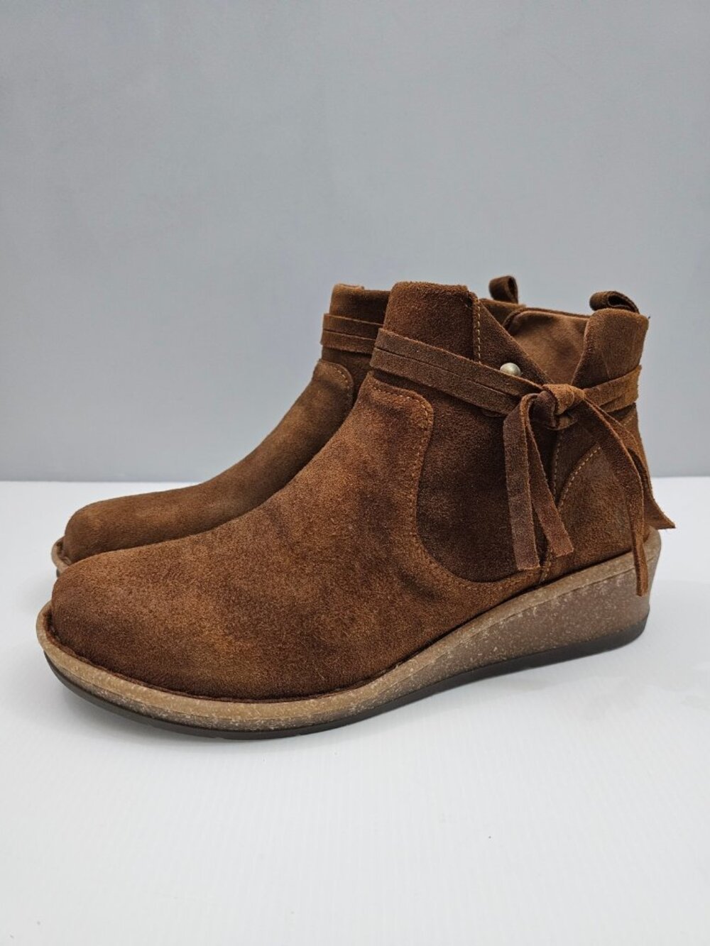 Born Vaughn Wedge Ankle Boot 11 Distressed Brown Suede Wrap Tie Comfort NEW